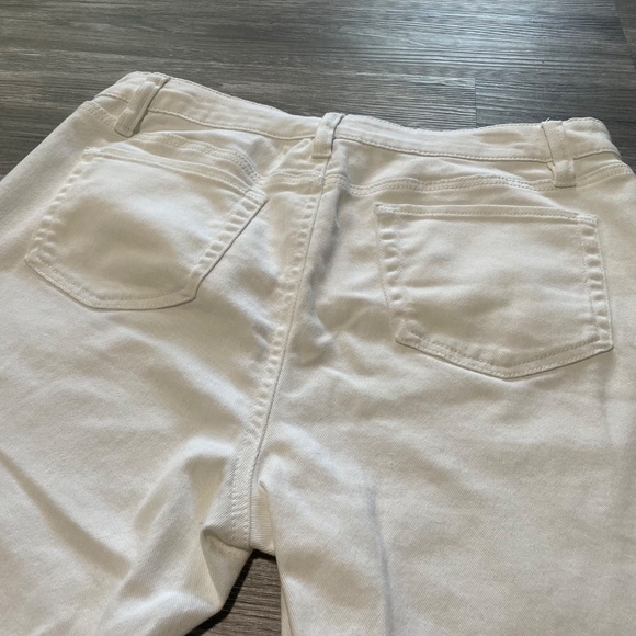 White Curvy Fit Capri Style & Co Women's 12 Denim Summer 5-Pocket Straight Leg - Picture 7 of 12